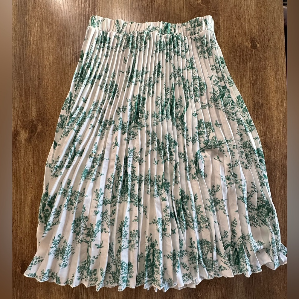 Accordion pleated flowy floral midi skirt